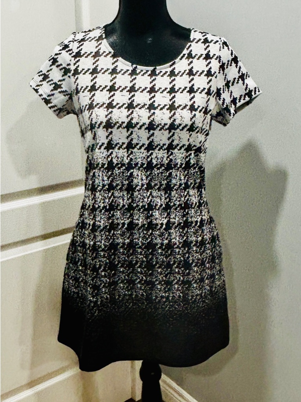 Ricki's Black and White Gradient Houndstooth Tunic